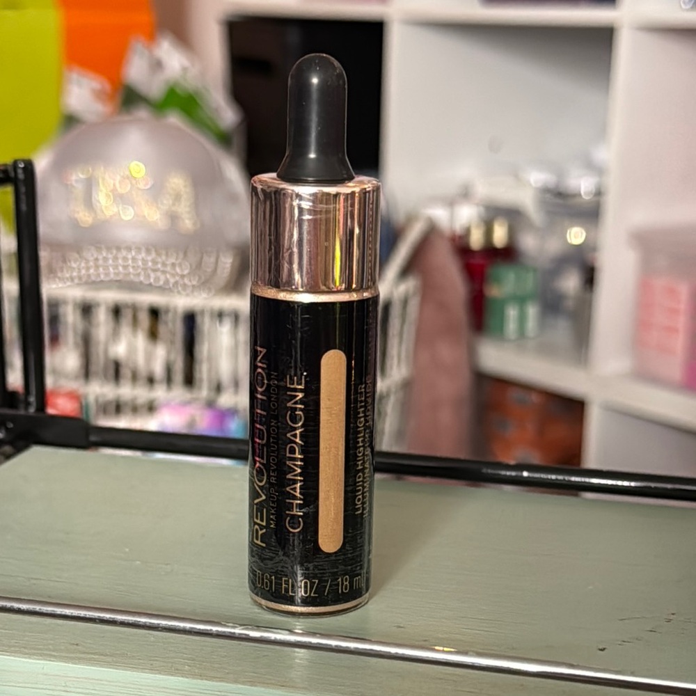 Revolution Champagne Liquid Highlighter